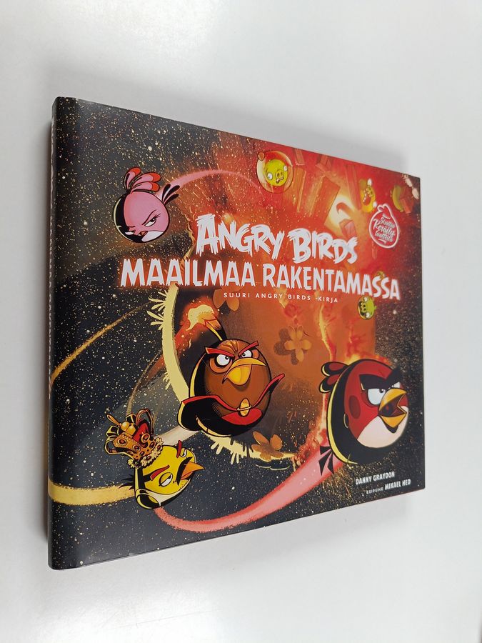 Angry Birds maailmaa rakentamassa