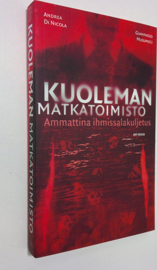 Andrea Di Nicola : Kuoleman matkatoimisto : ammattina ihmissalakuljetus