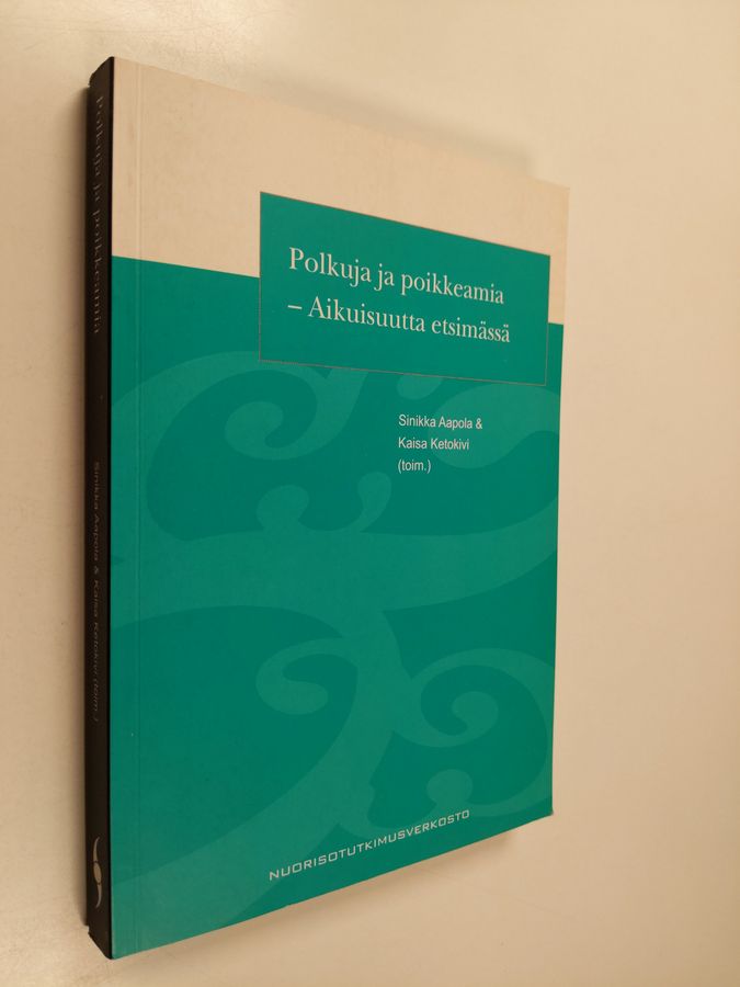 Polkuja ja poikkeamia