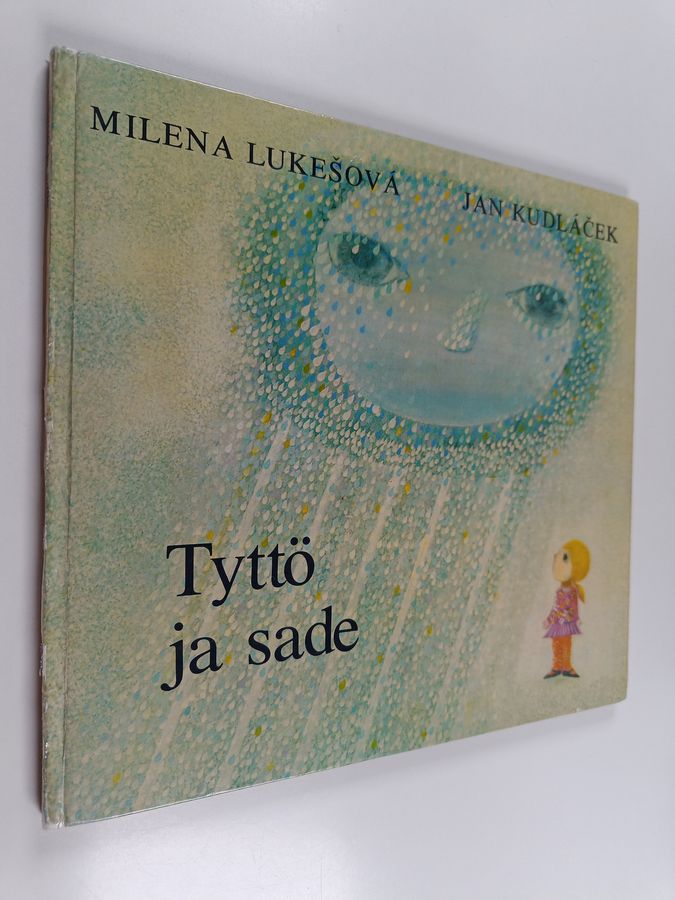 Tyttö ja sade