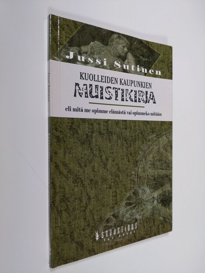 Kuolleiden kaupunkien muistikirja, eli, Mitä me opimme elämästä vai opimmeko mitään