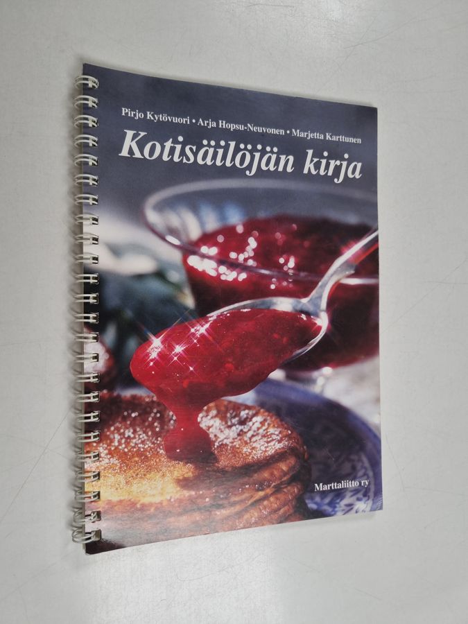 Arja Hopsu-Neuvonen & Pirjo Kytövuori ym. : Kotisäilöjän kirja