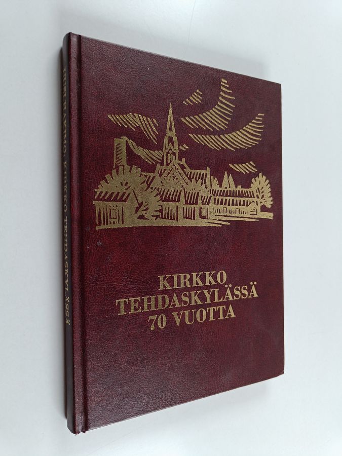 Kirkko tehdaskylässä 70 vuotta
