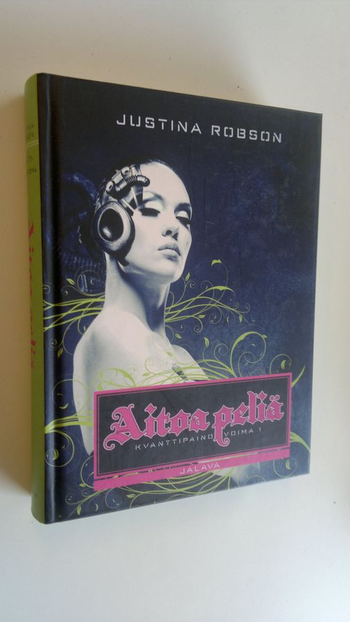 Justina Robson : Aitoa peliä