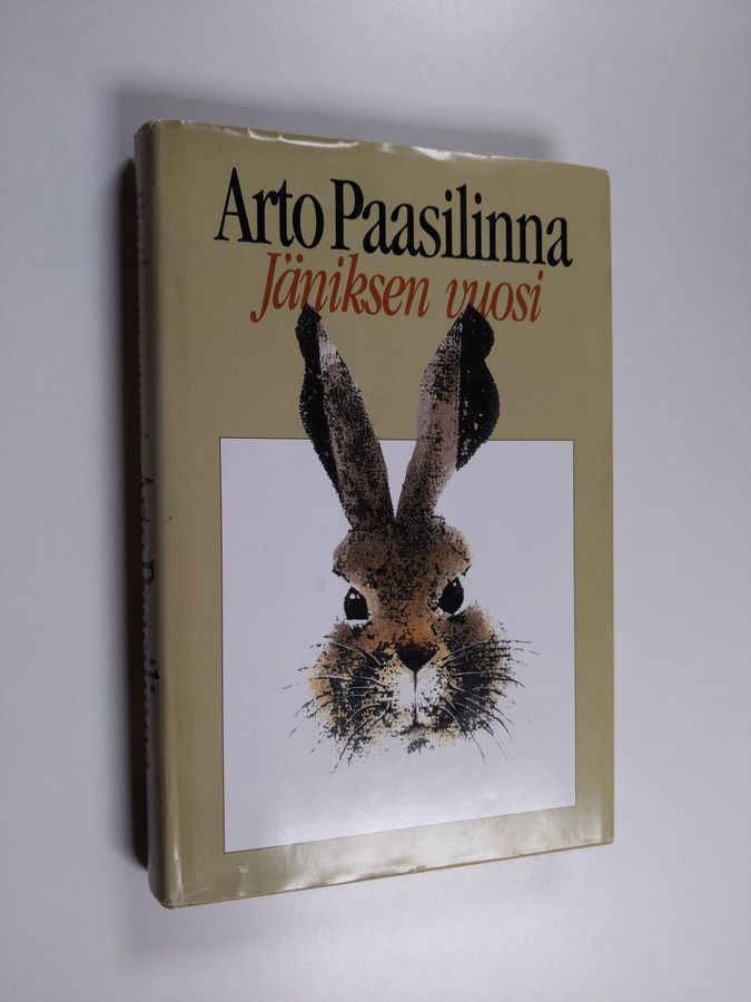 Arto Paasilinna : Jäniksen vuosi