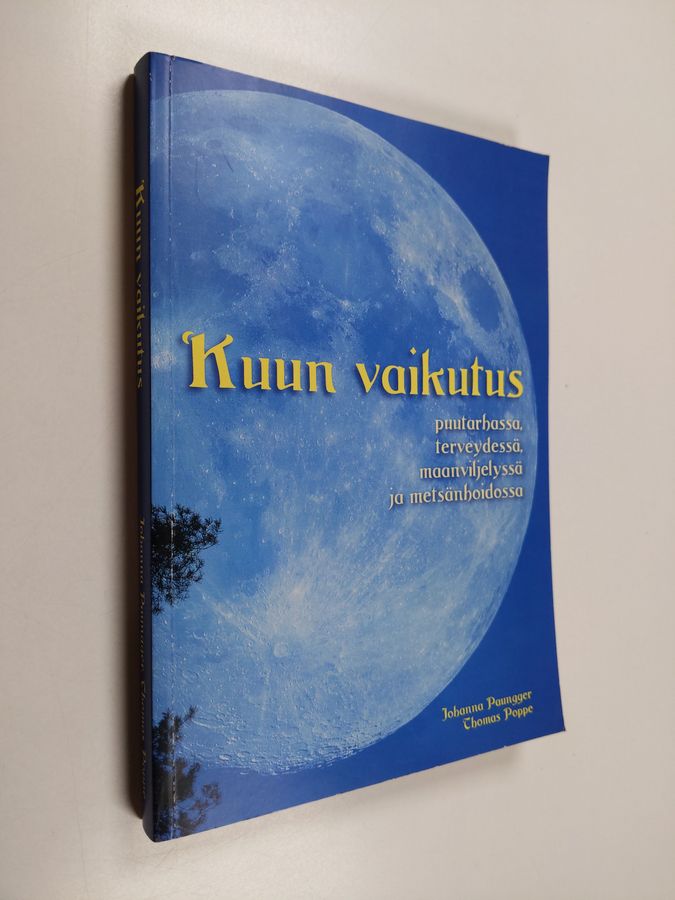 Johanna Paungger & Thomas Poppe : Kuun vaikutus puutarhassa, terveydessä, maanviljelyssä ja metsänhoidossa