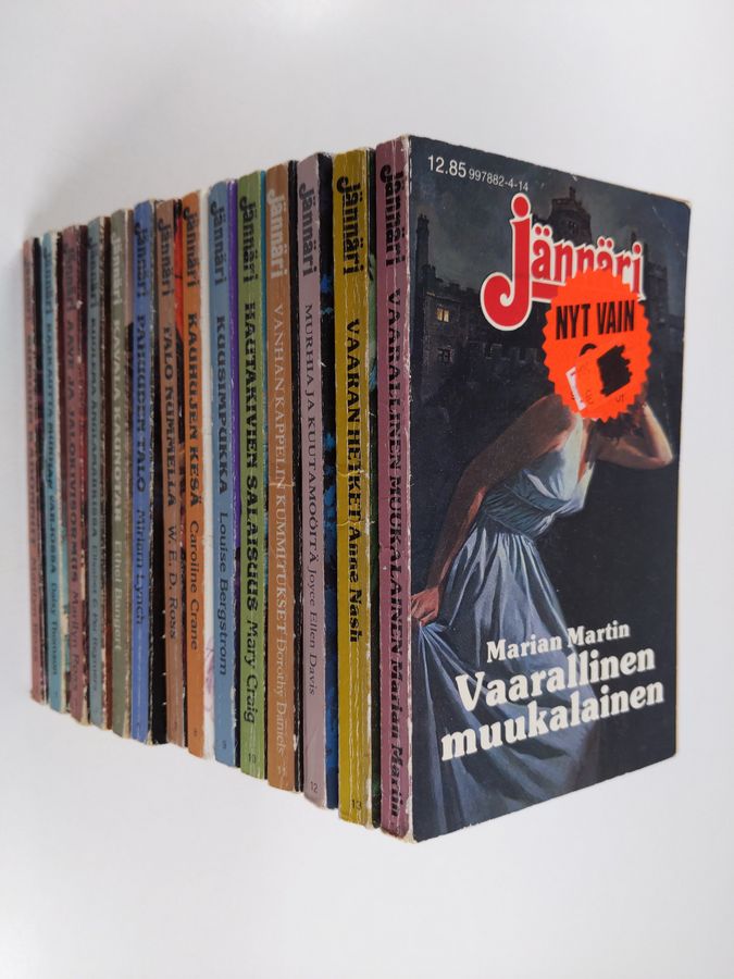 Jännäri-paketti nrot 1-14 (14 kirjaa) : Rakkautta murhan varjossa ; Sumuun kadonnut ; Aave ja jalokivisormus ; Kuolema Änglamarkissa ; Kavala kaunotar ; Pahuuden talo ; Talo nummella ; Kauhujen kesä ; Kuusimpukka ; Hautakivien salaisuus ; Vanhan kappelin kummitukset ; Murhia ja kuutamoöitä ; Vaaran hetket ; Vaarallinen muukalainen