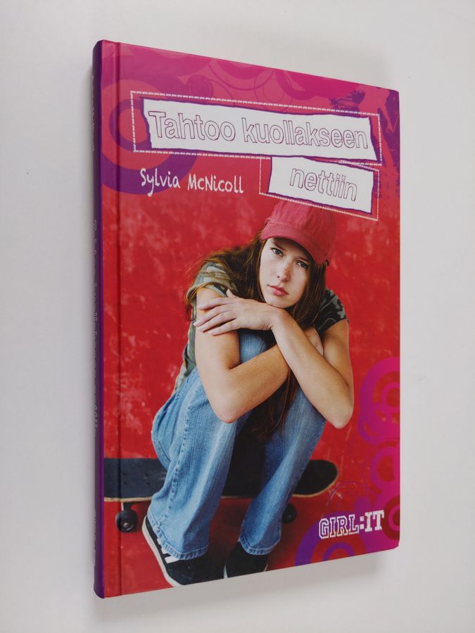 Sylvia McNicoll : Tahtoo kuollakseen nettiin