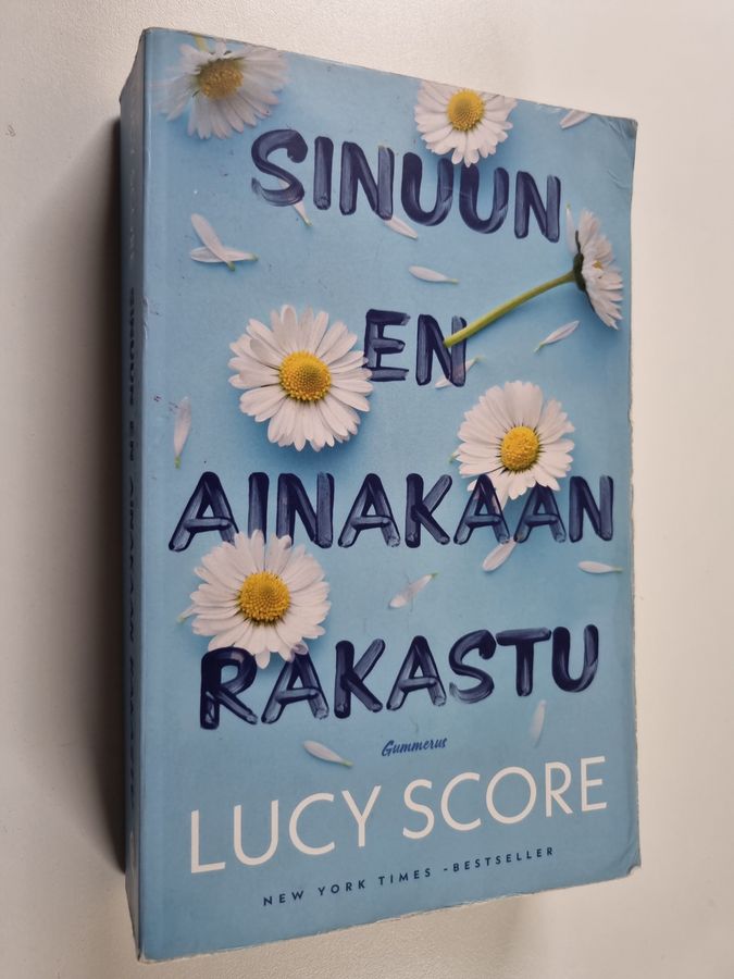 Lucy Score : Sinuun en ainakaan rakastu