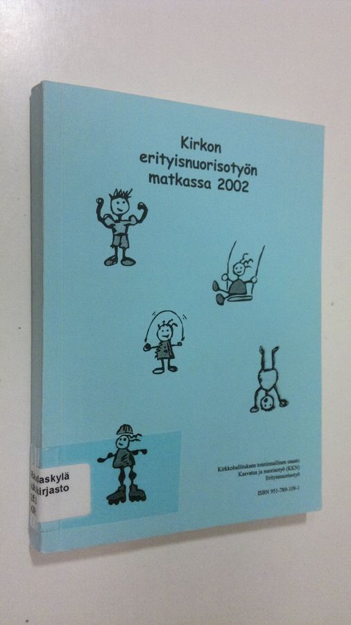 Kirkon erityisnuorisotyön matkassa 2002.