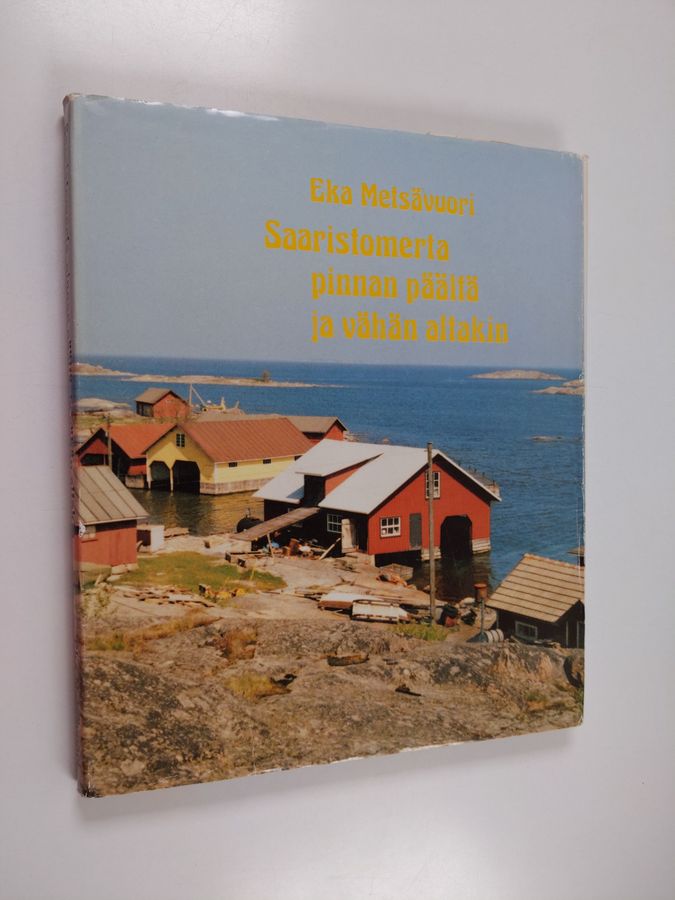 Eka Metsävuori : Saaristomerta pinnan päältä ja vähän altakin