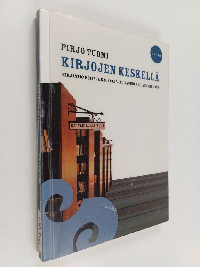 Kirjojen keskellä