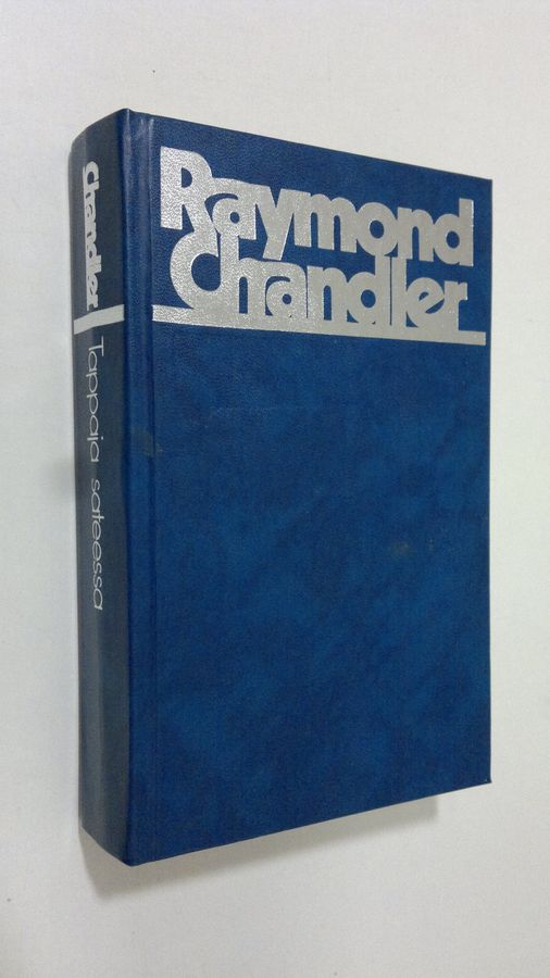 Raymond Chandler : Tappaja sateessa : kahdeksan rikoskertomusta