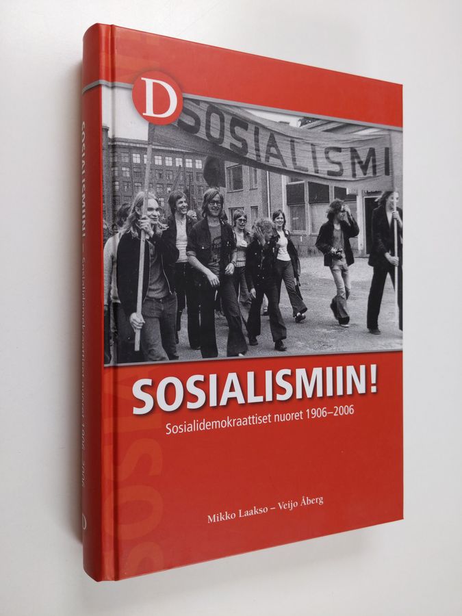 Sosialismiin!
