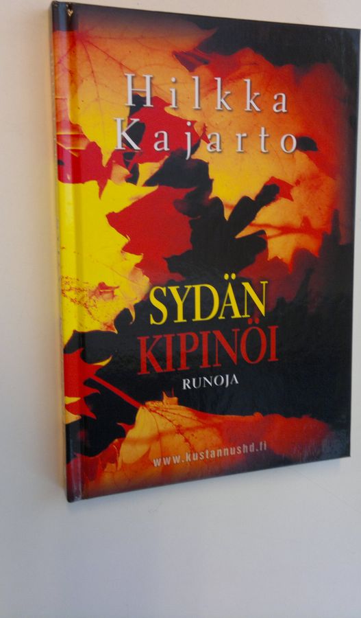 Hilkka Kajarto : Sydän kipinöi : runoja