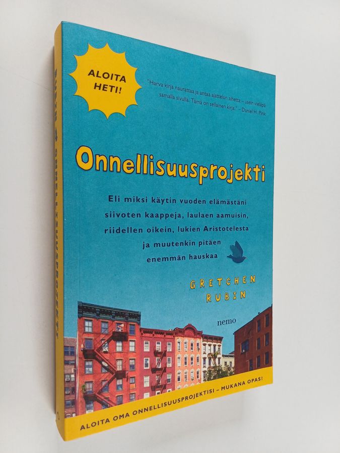Gretchen Rubin : Onnellisuusprojekti, eli Miksi käytin vuoden elämästäni siivoten kaappeja, laulaen aamuisin, riidellen oikein, lukien Aristotelesta ja muutenkin pitäen enemmän hauskaa