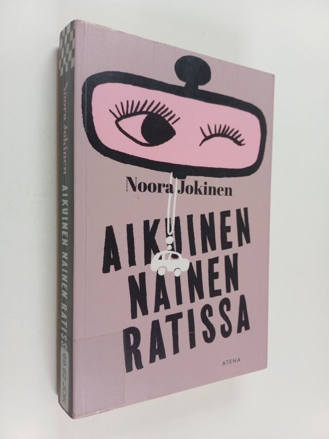 Aikuinen nainen ratissa