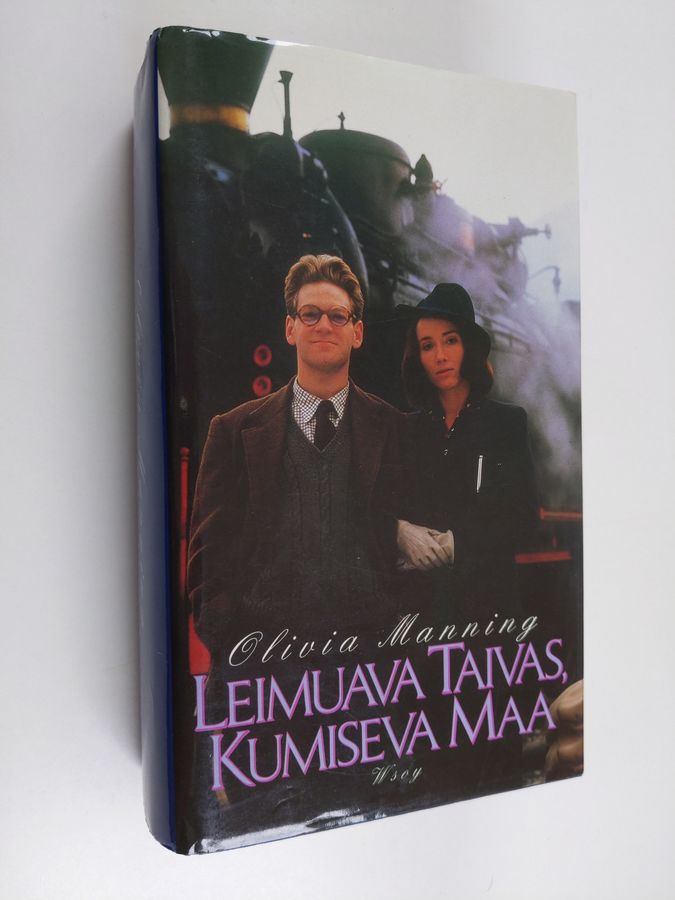 Olivia Manning : Leimuava taivas, kumiseva maa