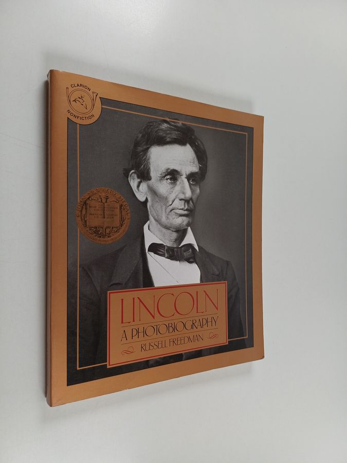 Lincoln - A Photobiography