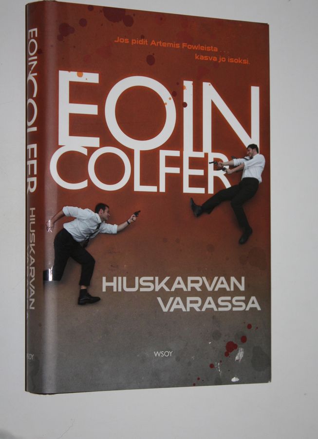 Eoin Colfer : Hiuskarvan varassa