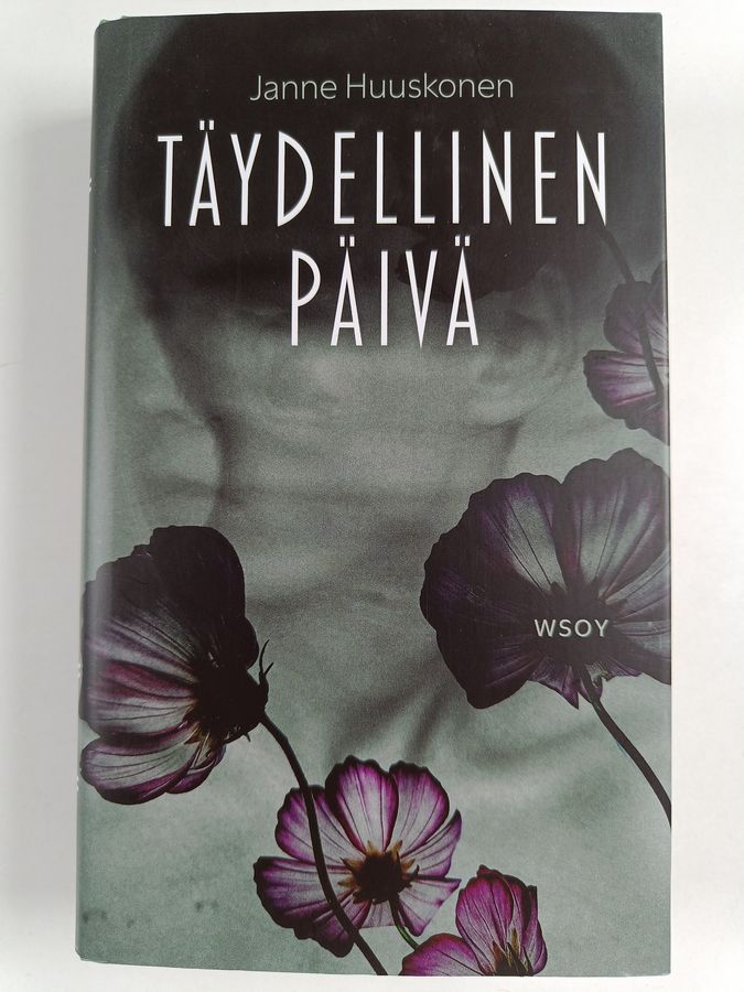 Janne Huuskonen : Täydellinen päivä - romaani