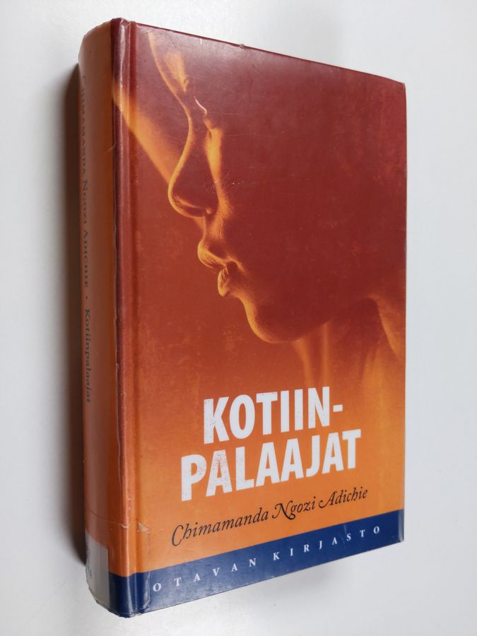Chimamanda Ngozi Adichie : Kotiinpalaajat