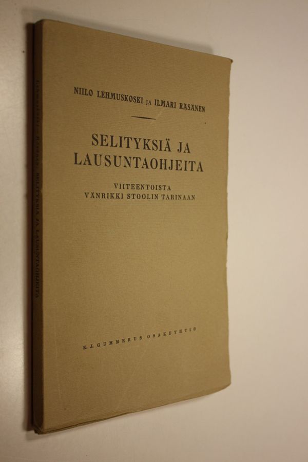 Niilo Lehmuskoski : Selityksiä ja lausuntaohjeita viiteentoista Vänrikki Stoolin tarinaan