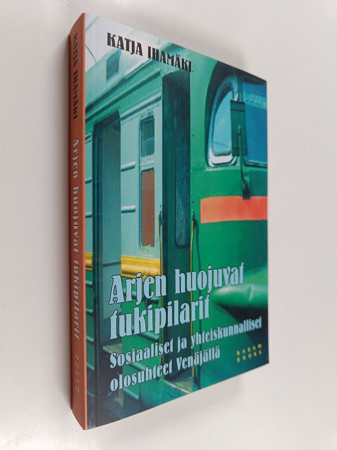 Arjen huojuvat tukipilarit