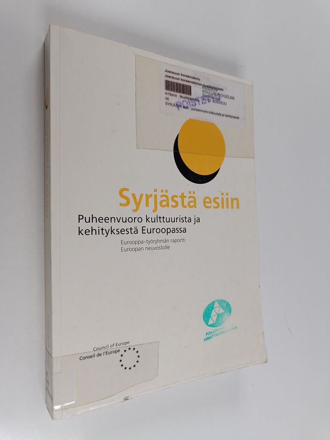 Syrjästä esiin
