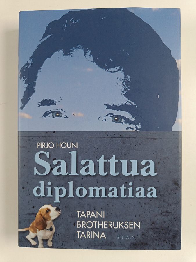 Pirjo Houni : Salattua diplomatiaa : Tapani Brotheruksen tarina