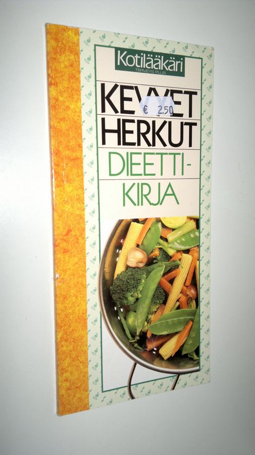 Soili Soisalo : Kevyet herkut : dieettikirja : hyvän olon ruokaohjeita