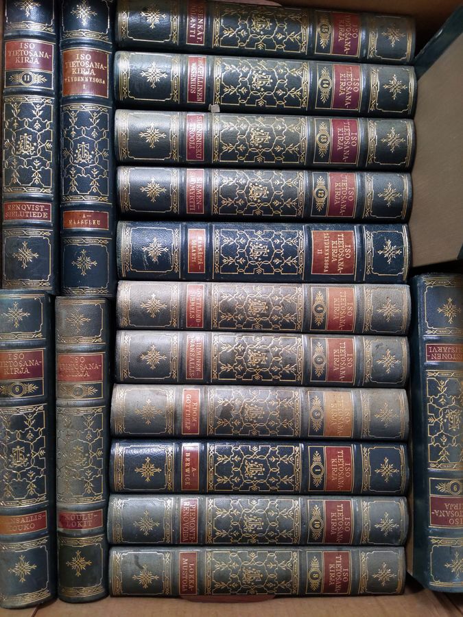 Lauri (toim.) Hendell : Iso tietosanakirja 1-15 + täydennysosat 1-2