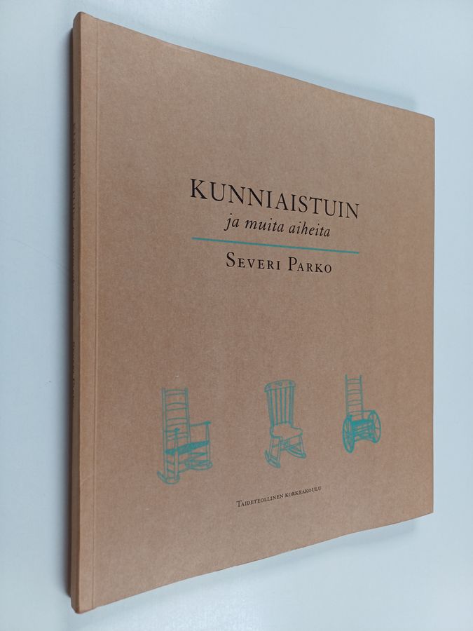 Kunniaistuin ja muita aiheita