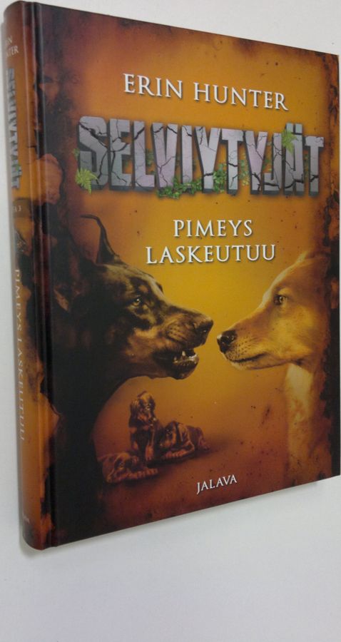 Erin Hunter : Pimeys laskeutuu