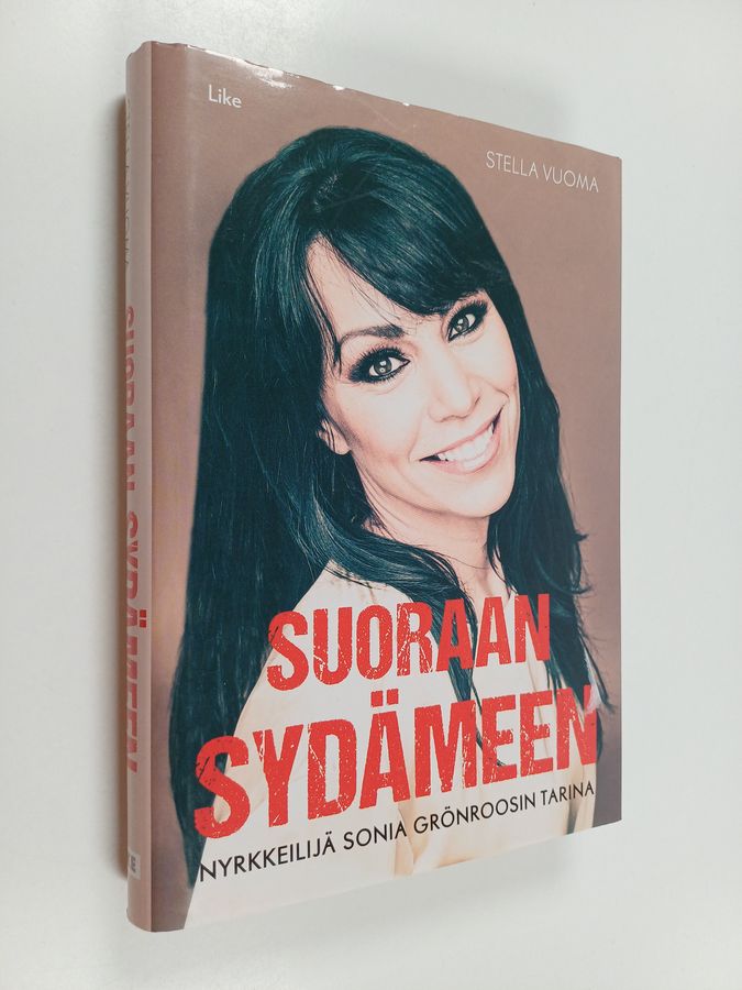 Stella Vuoma : Suoraan sydämeen : nyrkkeilijä Sonia Grönroosin tarina