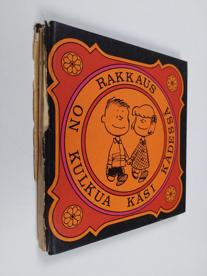 Charles M. Schulz : Rakkaus on kulkua käsi kädessä