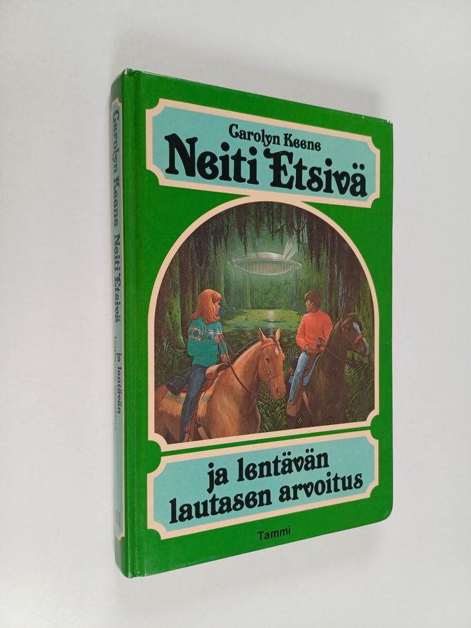 Neiti Etsivä ja lentävän lautasen arvoitus