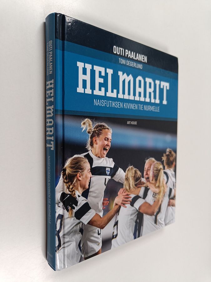 Outi Paalanen & Toni Degerlund : Helmarit