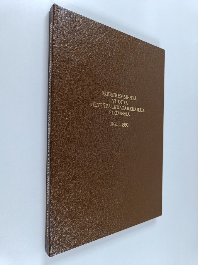Kuusikymmentä vuotta metsäpalkkatarkkailua Suomessa 1932-1992.