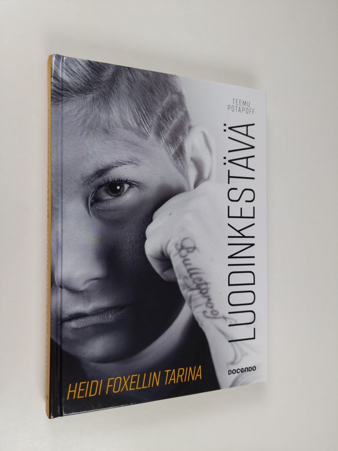 Teemu Potapoff : Luodinkestävä : Heidi Foxellin tarina