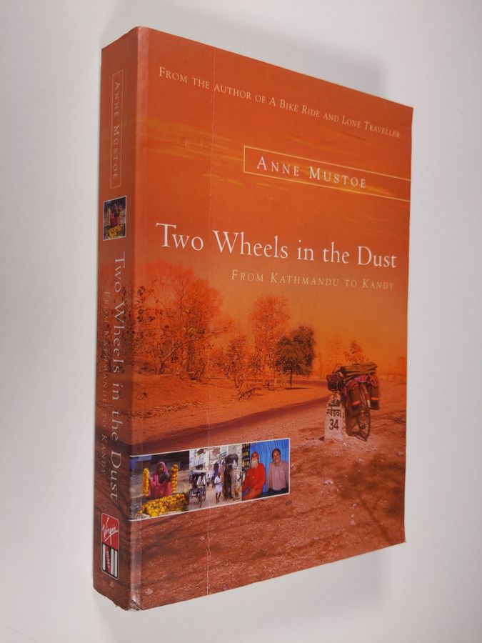Anne Mustoe : Two Wheels in the Dust - From Kathmandu to Kandy