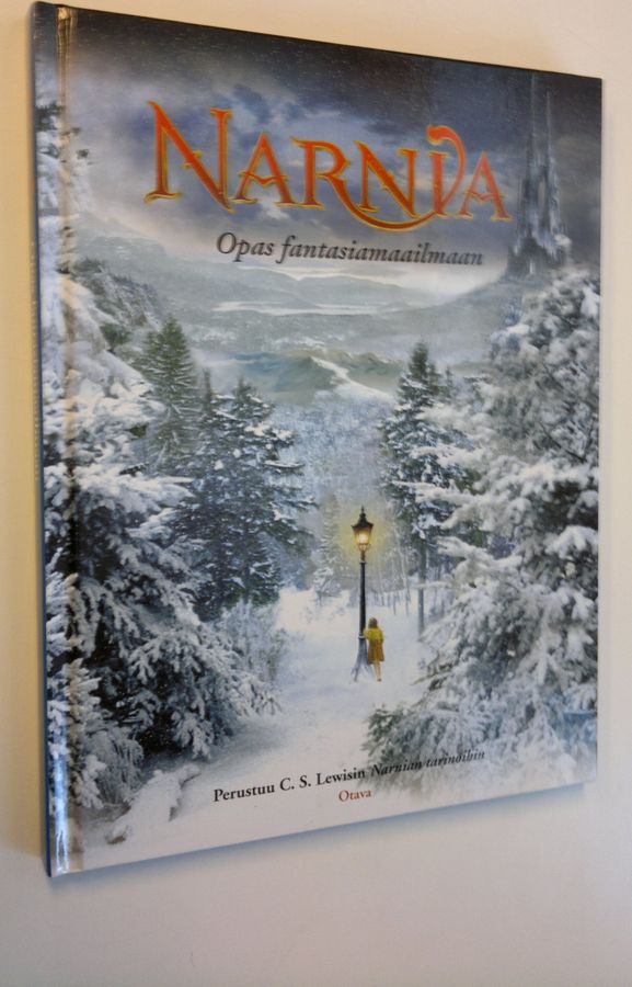 E. J. Kirk : Narnia : opas fantasiamaailmaan