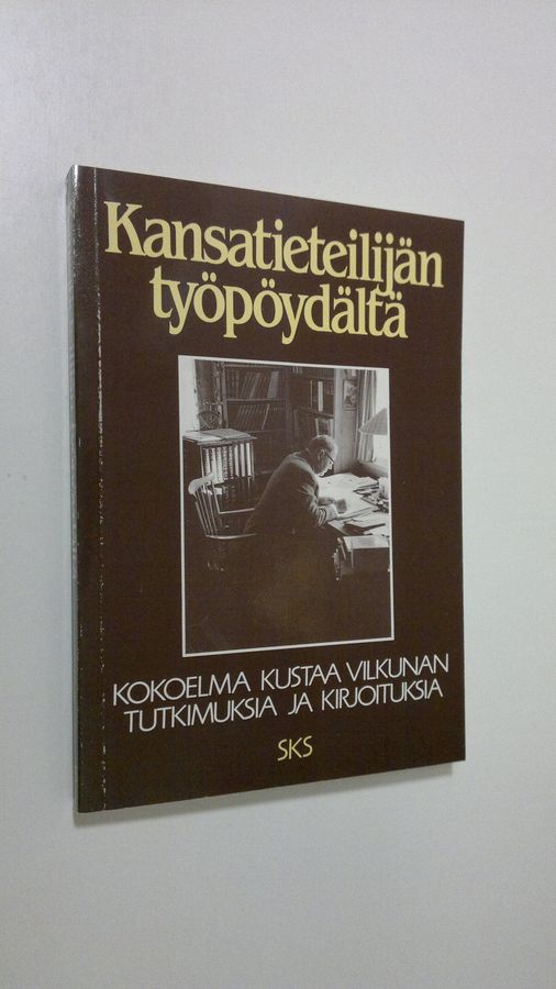 Kustaa Vilkuna : Kansatieteilijän työpöydältä : kokoelma Kustaa Vilkunan tutkimuksia ja kirjoituksia