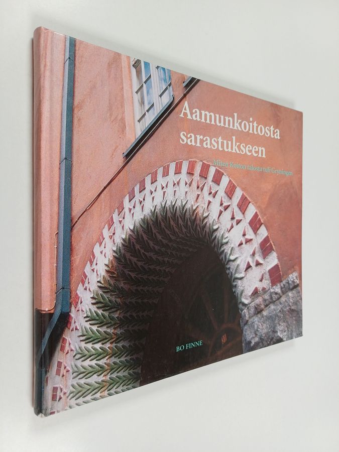 Aamunkoitosta sarastukseen