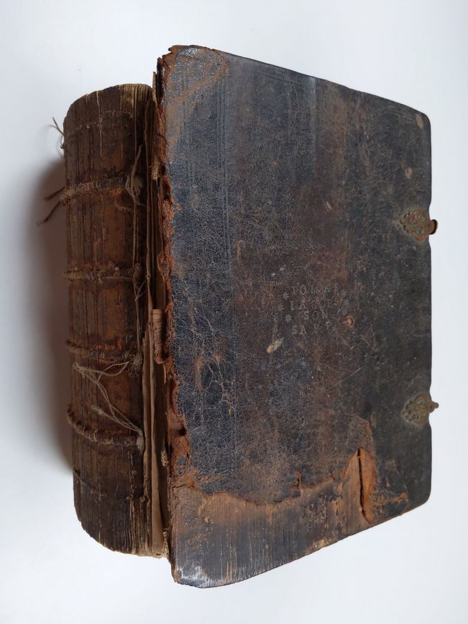 Biblia, se on: koko Pyhä Raamattu, suomexi alku-raamattuin hebrean ja grekan jälkeen wastauudesta ojettu: esipuhetten, lukuin sisällepitoin, yhtäpitäwäisten Raamatun paikkain osotuxen, ja lisättyin registerein kanssa - Vanha kirkkoraamattu