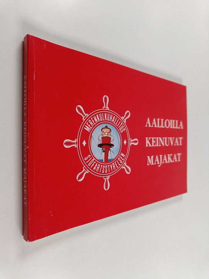 Aalloilla keinuvat majakat