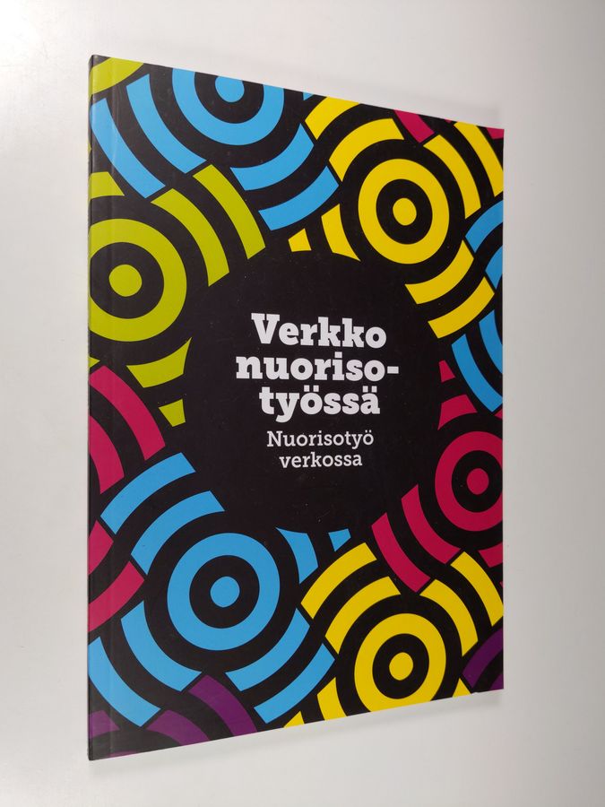 Heikki ym. (toim.t) Lauha : Verkko nuorisotyössä : nuorisotyö verkossa