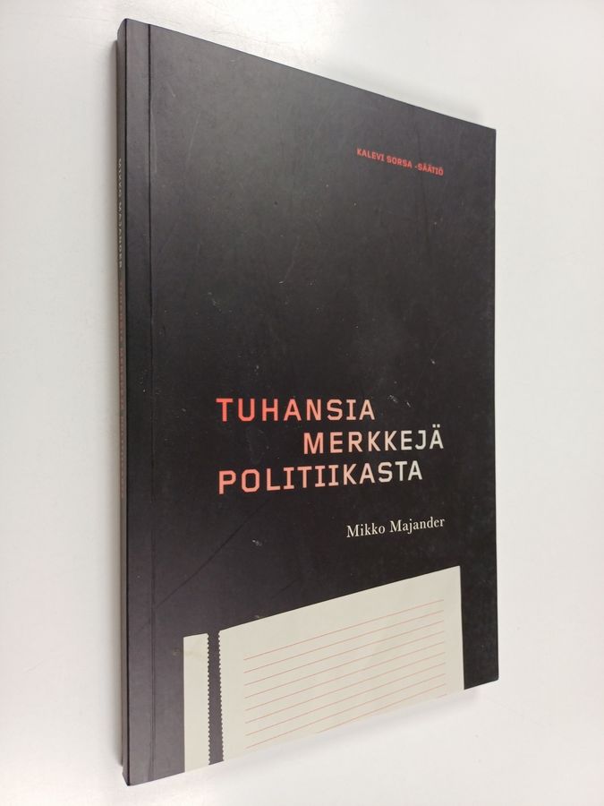 Tuhansia merkkejä politiikasta