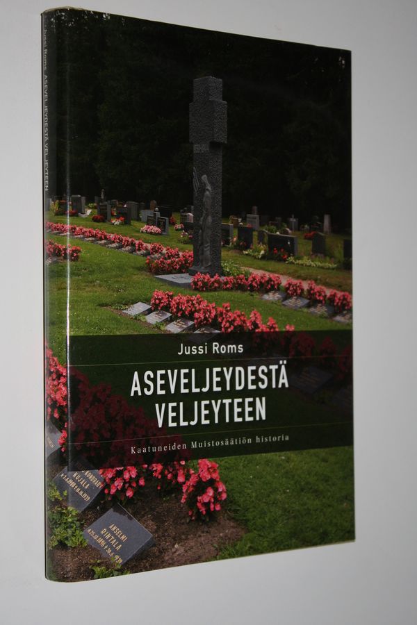 Jussi Roms : Aseveljeydestä veljeyteen : Kaatuneiden muistosäätiön historia