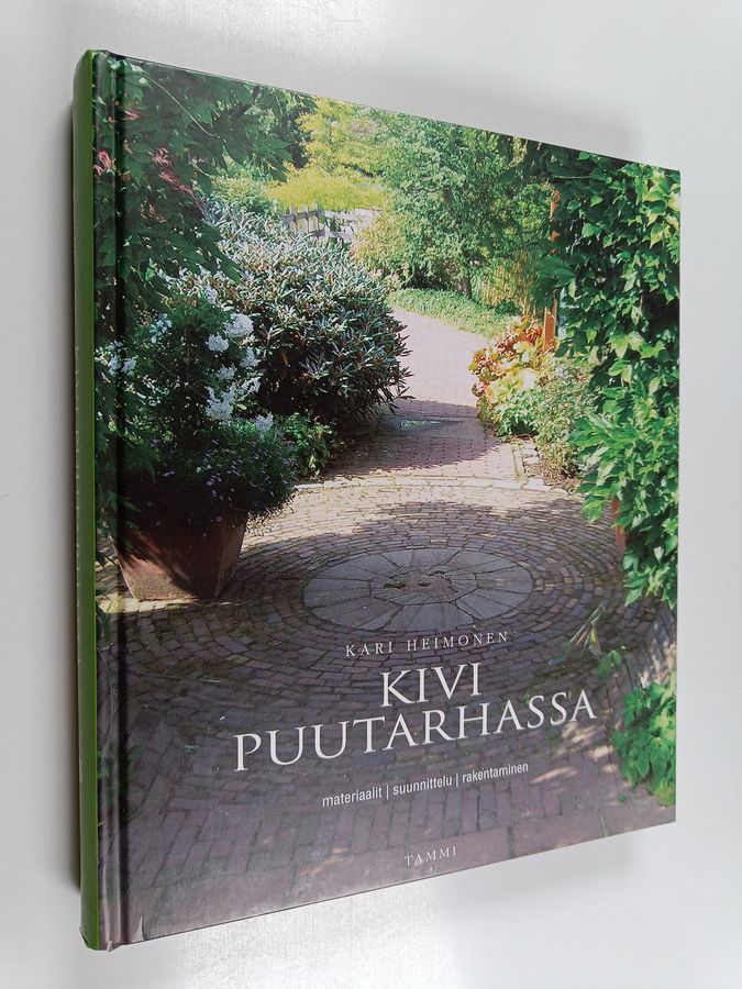 Kivi puutarhassa